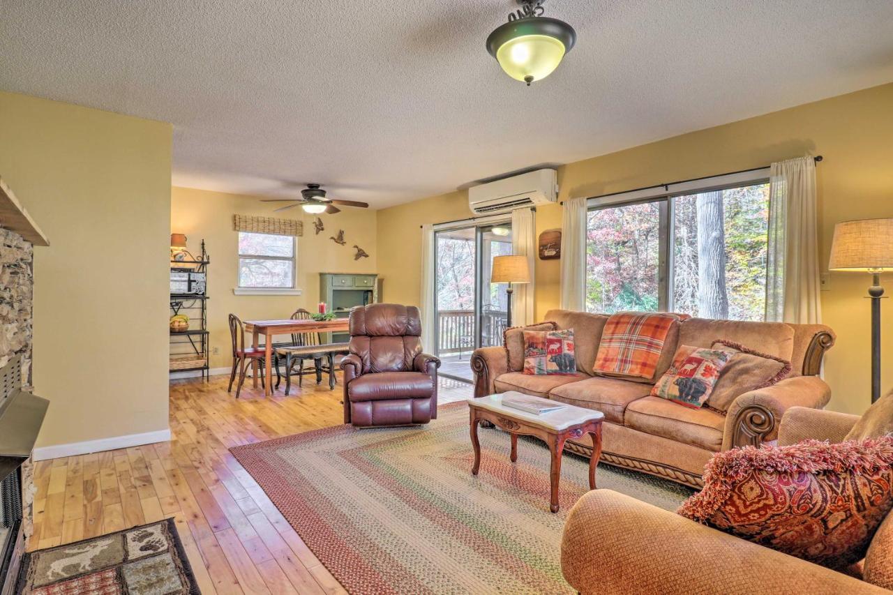 웨버빌 Creekside Retreat With Deck, 18 Miles To Wolf Ridge 빌라 외부 사진