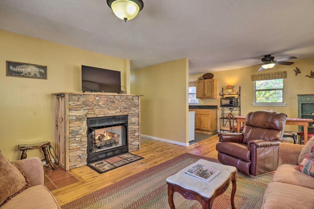 웨버빌 Creekside Retreat With Deck, 18 Miles To Wolf Ridge 빌라 외부 사진